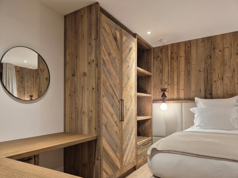 Chambre d'hôtel style chalet alpin